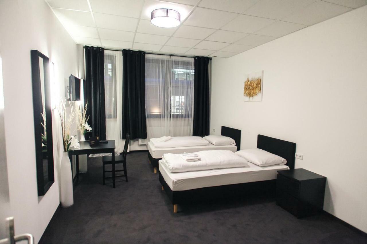 Huxx Aparthotel 3*