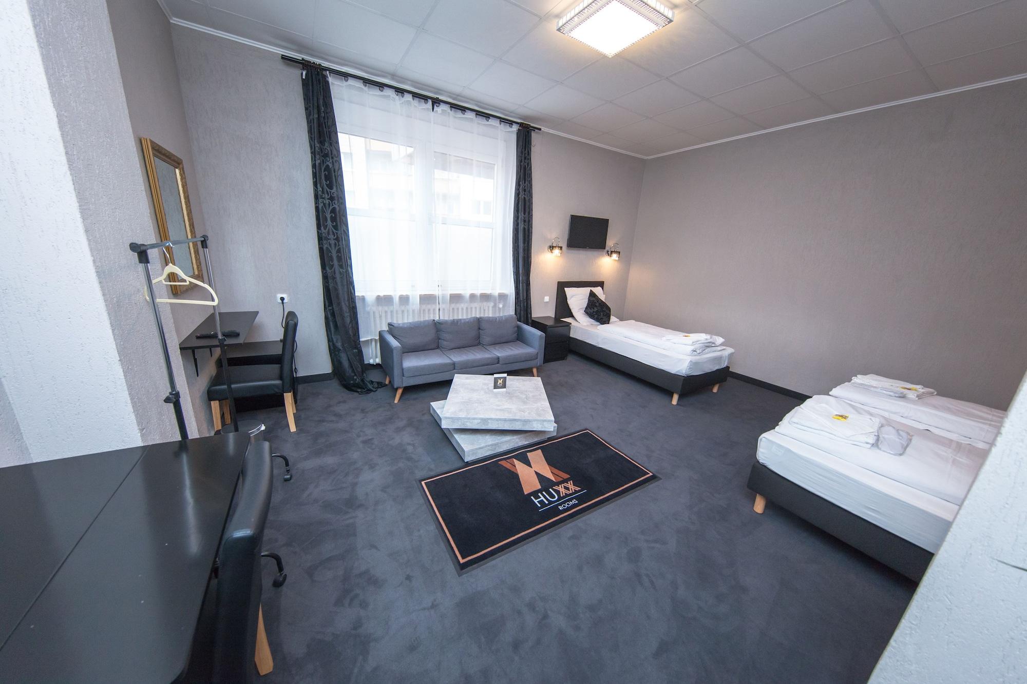 Huxx Aparthotel 3*